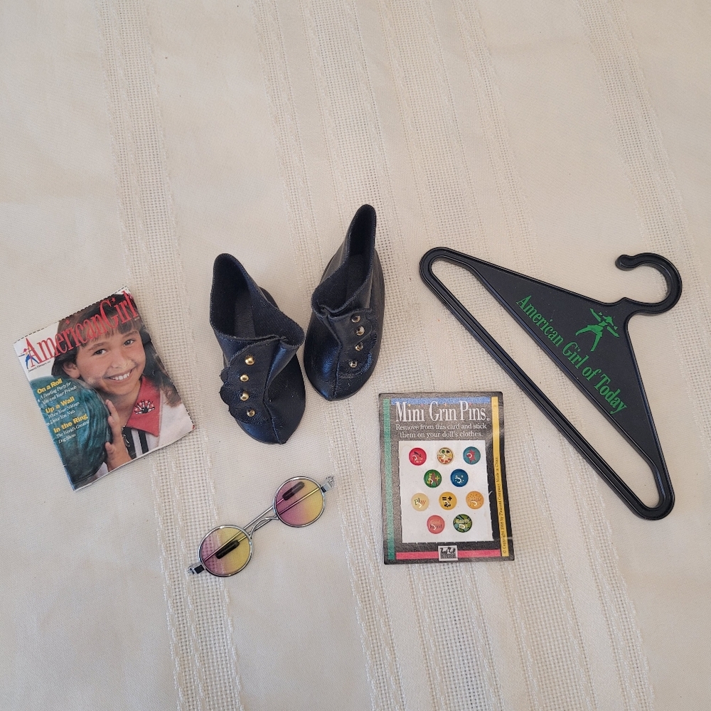 American Girl Doll Accessories Lot-Grin Pins, Mini Mag, Hanger, Sunglasses, Boot